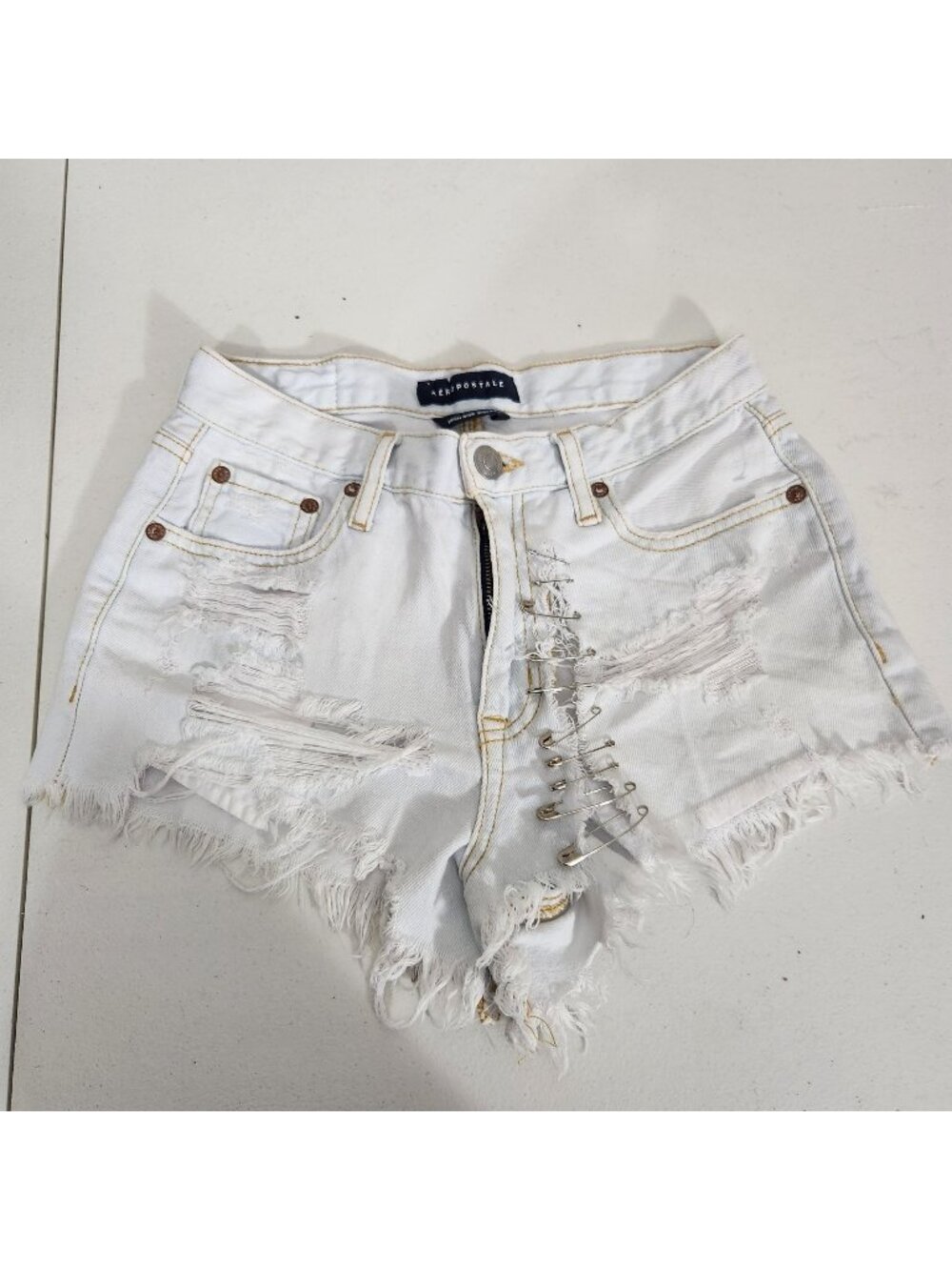 Aeropostale High Rise Shorty Women’s White Denim Distressed Shorts Size 0 Casual